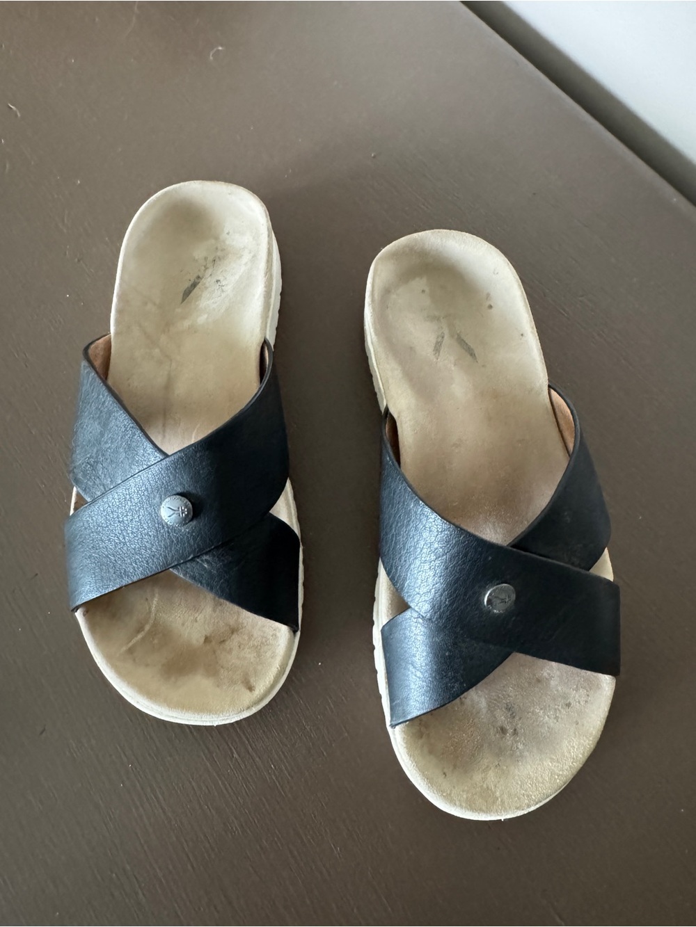 KURU Black Cross-Strap Slide Sandals